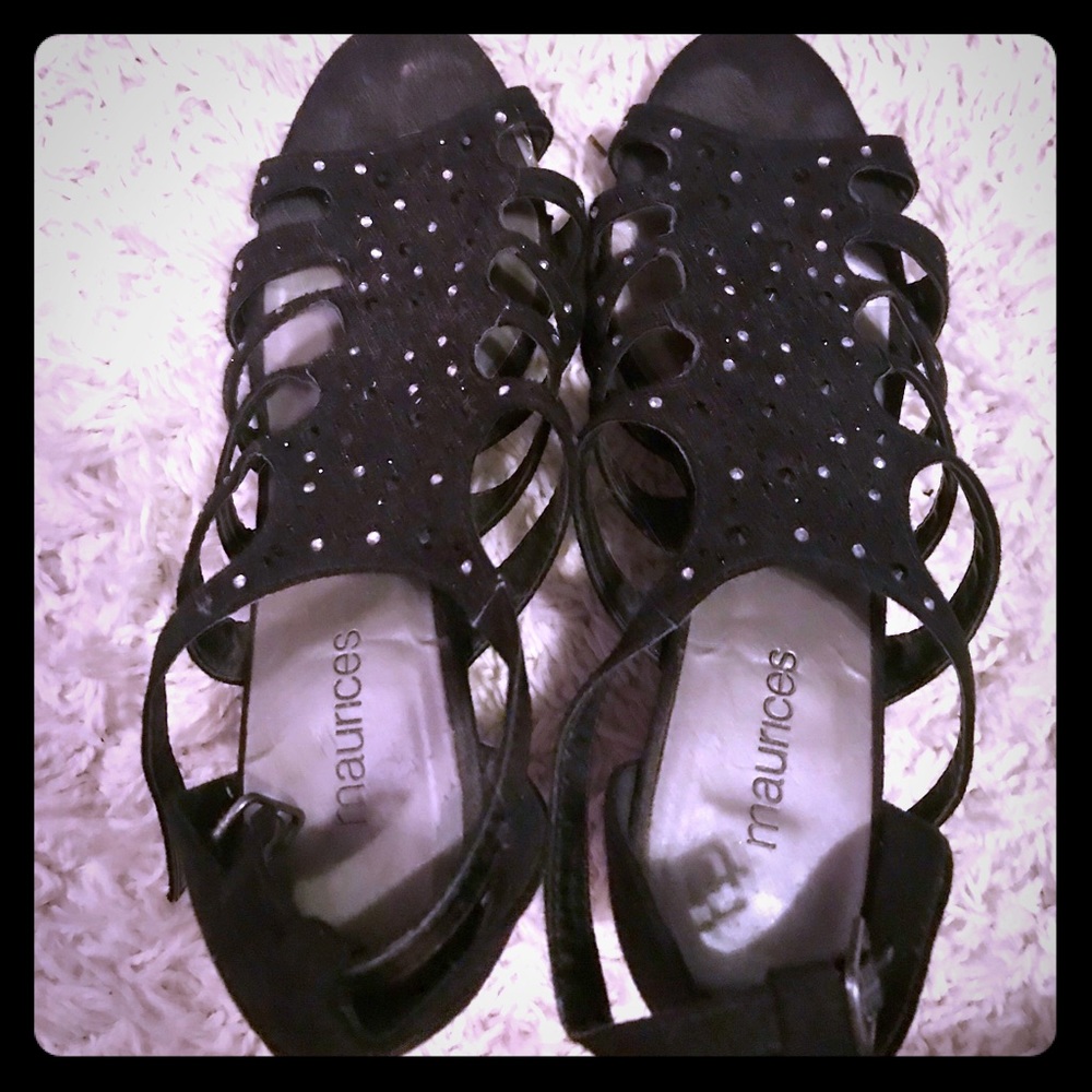 Maurice’s black heels